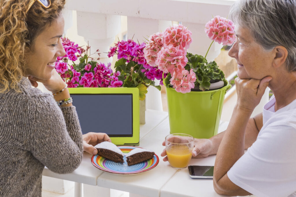 couple-of-women-eating-cake-and-drinking-fruit-jui-82NXGTS-1024x683 Expert Tips for Long-Term Homesharing Success with hapipod